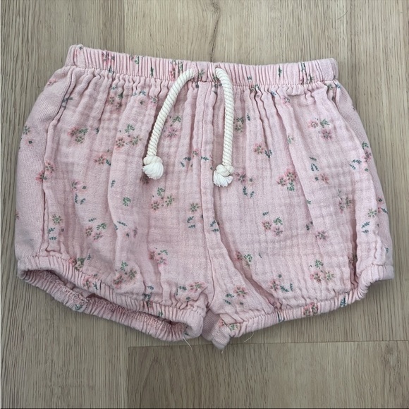 Pre Owned Set of Zara Girls Top Shorts and Pants Sz 6-9 Months - Picture 5 of 10